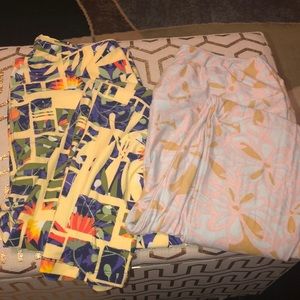 Two pair of LulaRoe women’s TC leggings